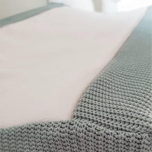 Afbeelding in Gallery-weergave laden, Waskussenhoes Valencia - gebreid - teddy - 5 kleuren