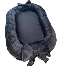 Afbeelding in Gallery-weergave laden, Babynestje Velvet luxury zwart strik
