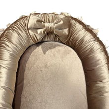 Afbeelding in Gallery-weergave laden, Babynestje Velvet Ruffle - strikken - strik - goud - ruche
