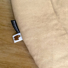 Afbeelding in Gallery-weergave laden, Babynestje Suedine Strik  sahara beige  strikken boxkleed
