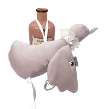 Afbeelding in Gallery-weergave laden, Baby muziek doosje Glitter Eend - muziekmobiel - gans - roze
