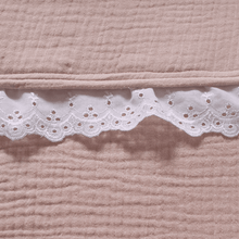 Afbeelding in Gallery-weergave laden, Babynestje Khloe oudroze broderie strik landelijk hydrofiel
