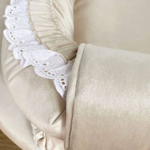 Afbeelding in Gallery-weergave laden, Babynestje Richelle ecru licht beige luxury velvet broderie strik
