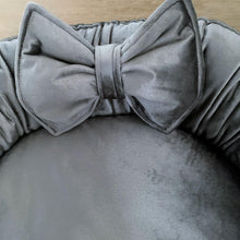 Afbeelding in Gallery-weergave laden, Babynestje Velvet luxury donkergrijs grijs strik fluweel
