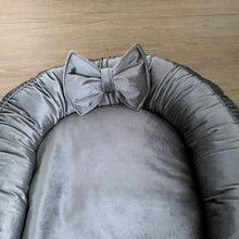 Afbeelding in Gallery-weergave laden, Babynestje Velvet luxury donkergrijs grijs strik fluweel
