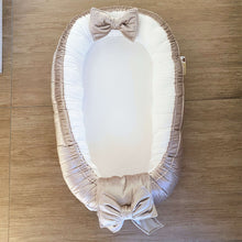 Afbeelding in Gallery-weergave laden, Babynestje Velvet Bamboe strik zand ecru champagne
