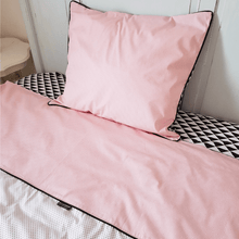 Afbeelding in Gallery-weergave laden, Dekbedovertrek Dream-roze-zwart-wit-monochrome-stippen-square
