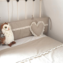Afbeelding in Gallery-weergave laden, Babydekentje Noella-zand-creme-linnen-broderie-landelijk-strik
