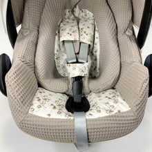 Afbeelding in Gallery-weergave laden, Maxi Cosi hoes Pebble Plus Kato taupe wafel katoenplant print
