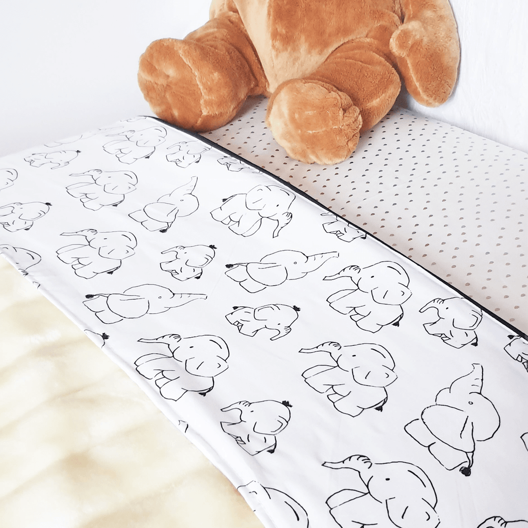 Laken Dombo - wit - zwart - monochrome - olifantjes