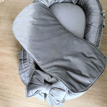 Afbeelding in Gallery-weergave laden, Babynestje Velvet luxury donkergrijs grijs strik fluweel
