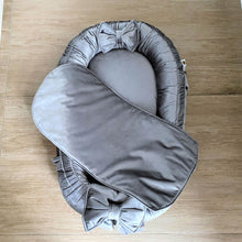 Afbeelding in Gallery-weergave laden, Babynestje Velvet luxury donkergrijs grijs strik fluweel
