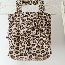 Afbeelding in Gallery-weergave laden, Mom Bag - chunky panter teddy - met strik
